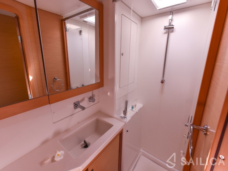 Lagoon 450 - Yacht Charter Sailica