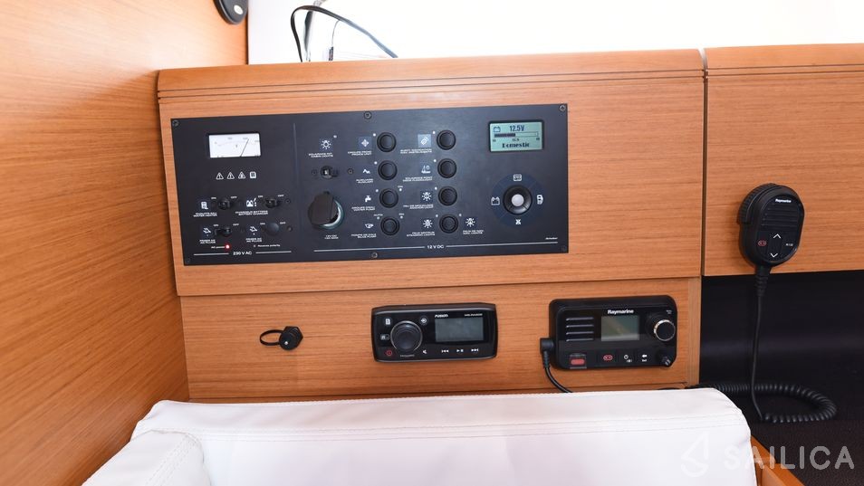 Sun Odyssey 419 - Yacht Charter Sailica