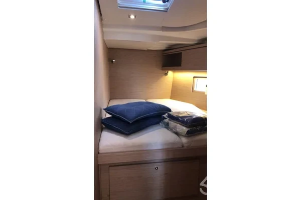 Oceanis 51.1 - Yacht Charter Sailica