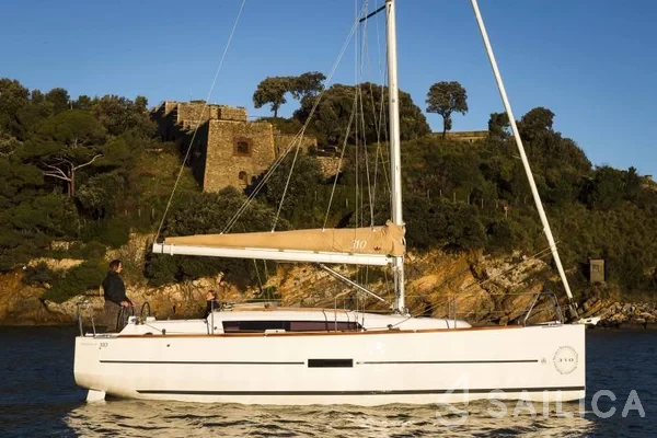 Dufour 310 GL - Yacht Charter Sailica
