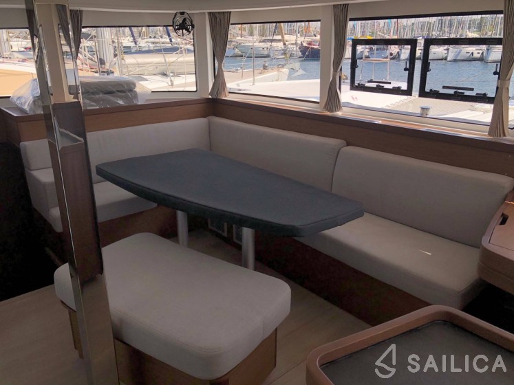 Lagoon 42 - Yacht Charter Sailica