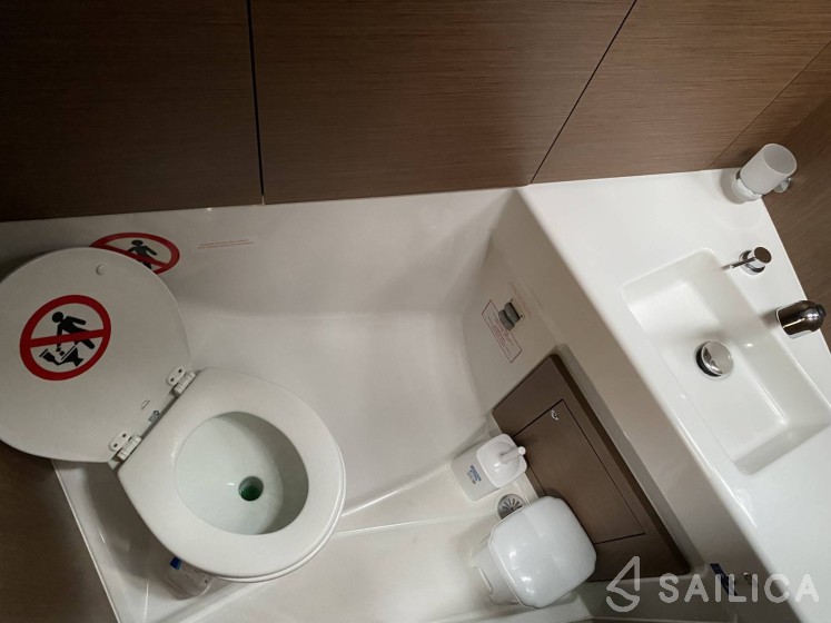 Oceanis 40.1 - Yacht Charter Sailica