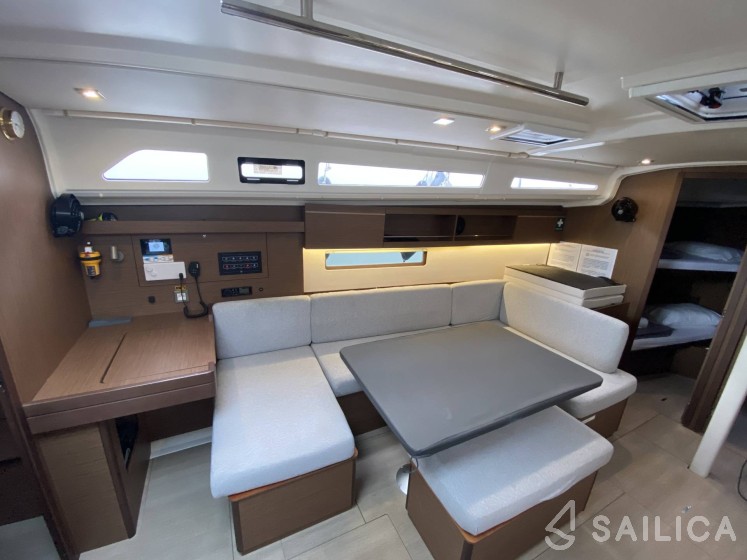 Oceanis 40.1 - Yacht Charter Sailica