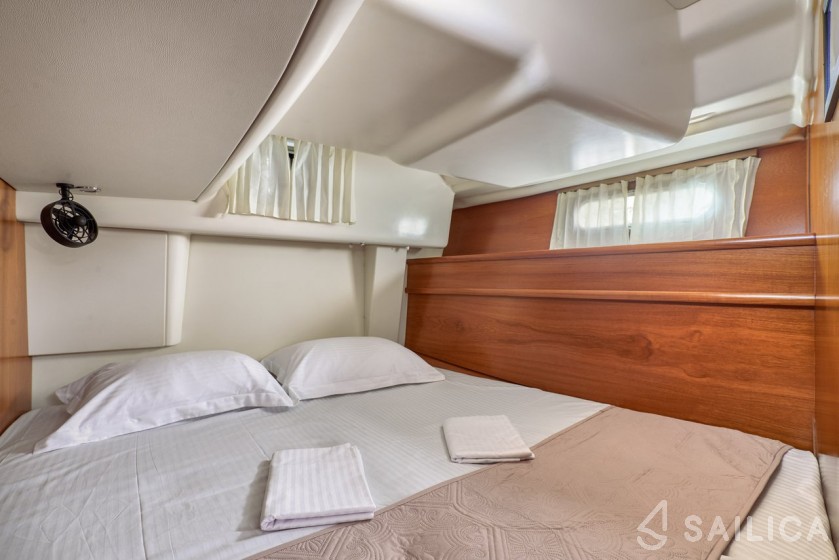 Sun Odyssey 54DS - Yacht Charter Sailica