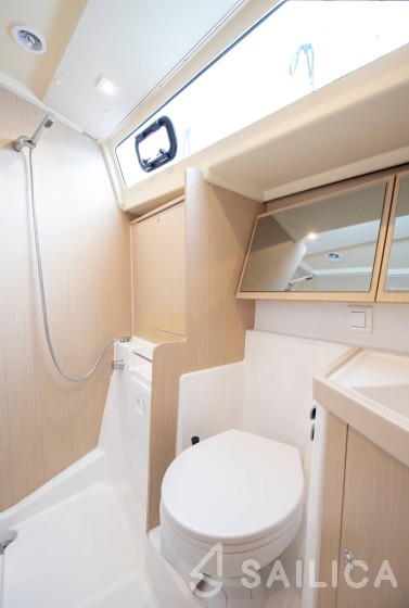 Oceanis 41.1 - Yacht Charter Sailica