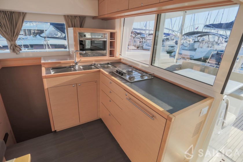 Lagoon 400 S2 - Yacht Charter Sailica