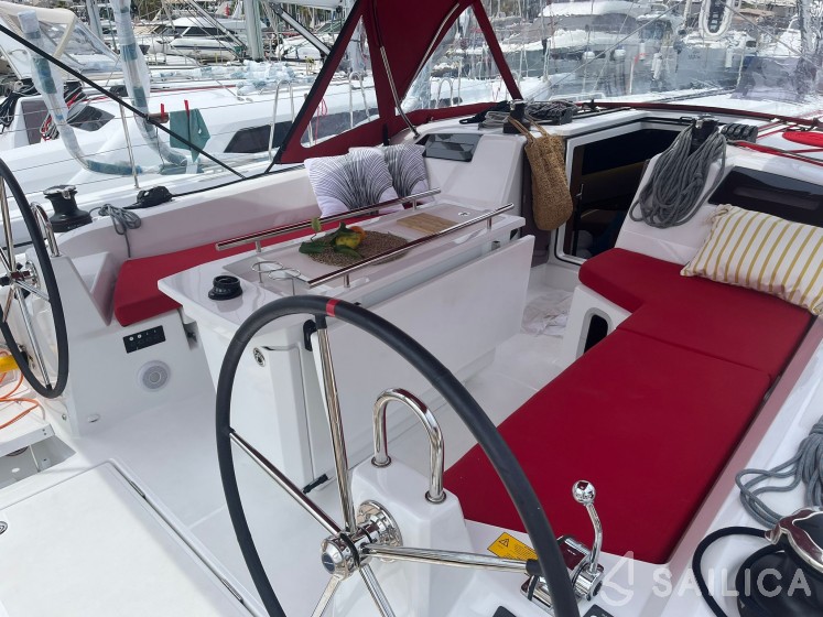 Oceanis 40.1 - Yacht Charter Sailica
