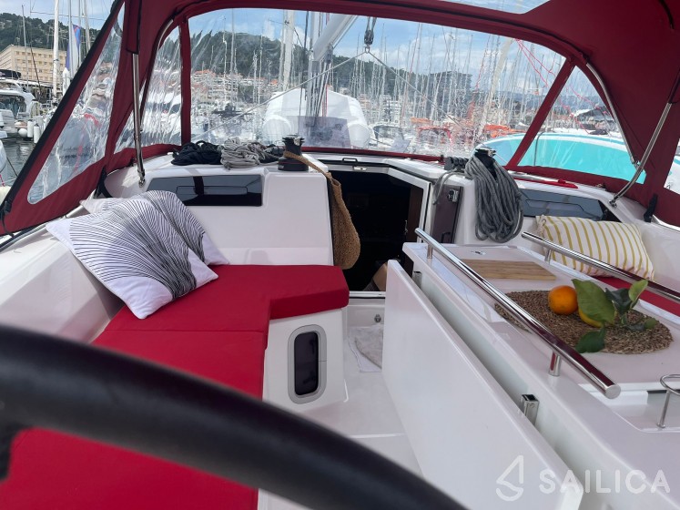Oceanis 40.1 - Yacht Charter Sailica