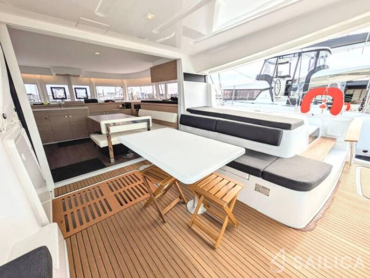 Lagoon 43 Power - Yacht Charter Sailica