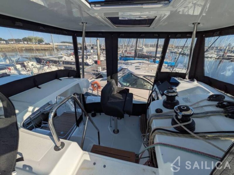Lagoon 43 Power - Yacht Charter Sailica