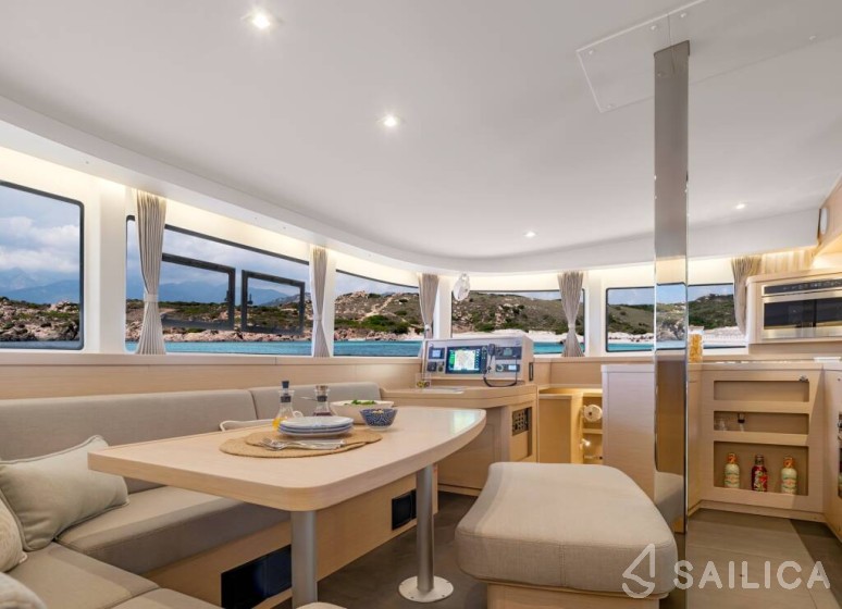 Lagoon 42 - Yacht Charter Sailica