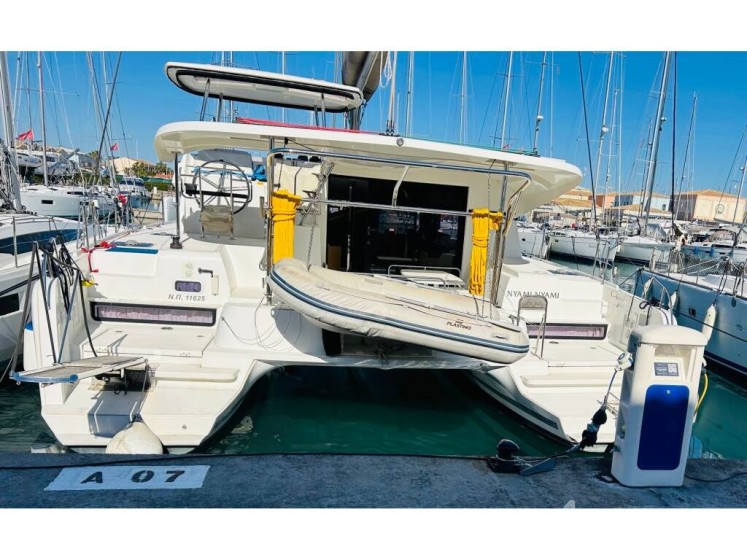Lagoon 42 - Yacht Charter Sailica