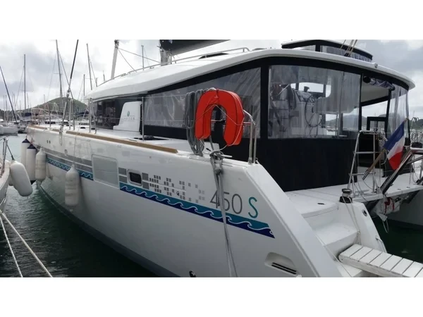 Lagoon 450 S - 4 + 2 cab. - Yacht Charter Sailica