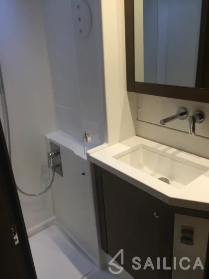 Lagoon 450 S - 4 + 2 cab. - Yacht Charter Sailica