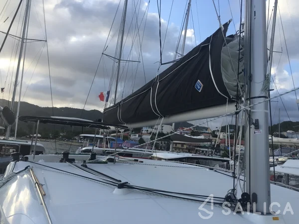 Lagoon 450 S - 4 + 2 cab. - Yacht Charter Sailica