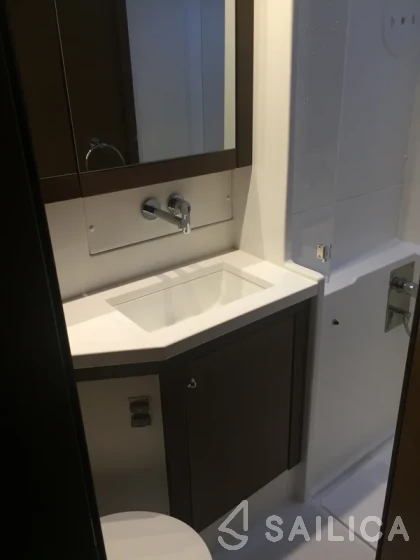 Lagoon 450 S - 4 + 2 cab. - Yacht Charter Sailica