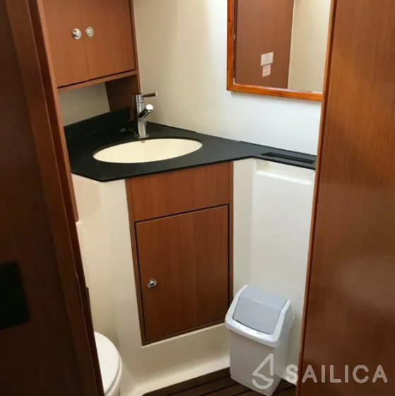 Bavaria 45 Cruiser - Yacht Charter Sailica