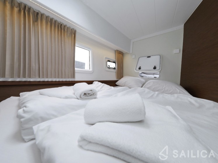 Lagoon 42 - Yacht Charter Sailica