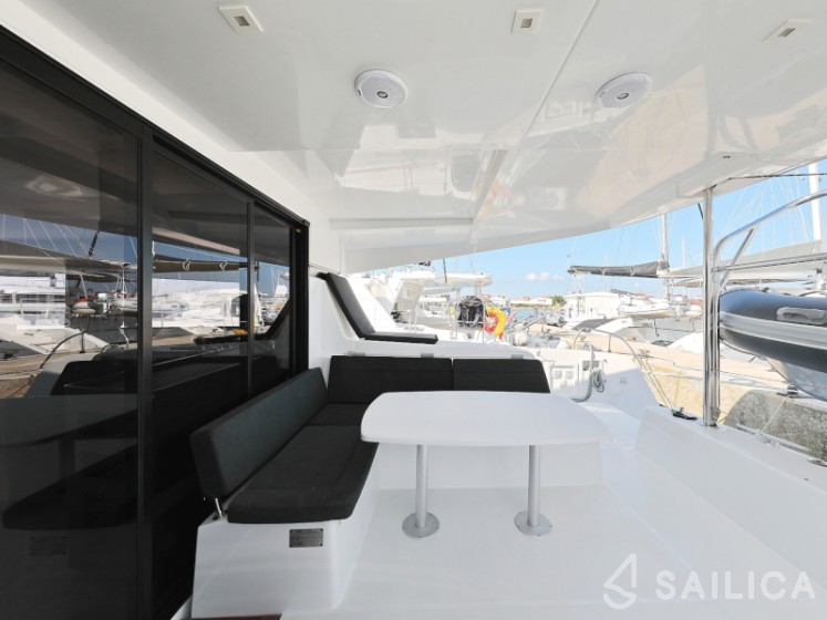 Lagoon 42 - Yacht Charter Sailica