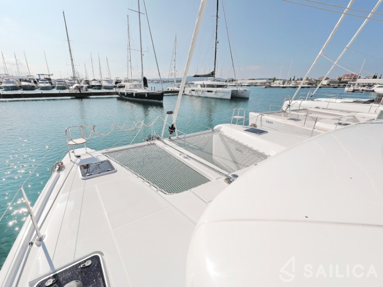 Lagoon 42 - Yacht Charter Sailica