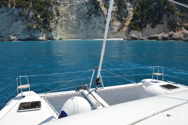 Lagoon 42 - Yacht Charter Sailica