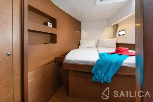 Lagoon 42 - Yacht Charter Sailica