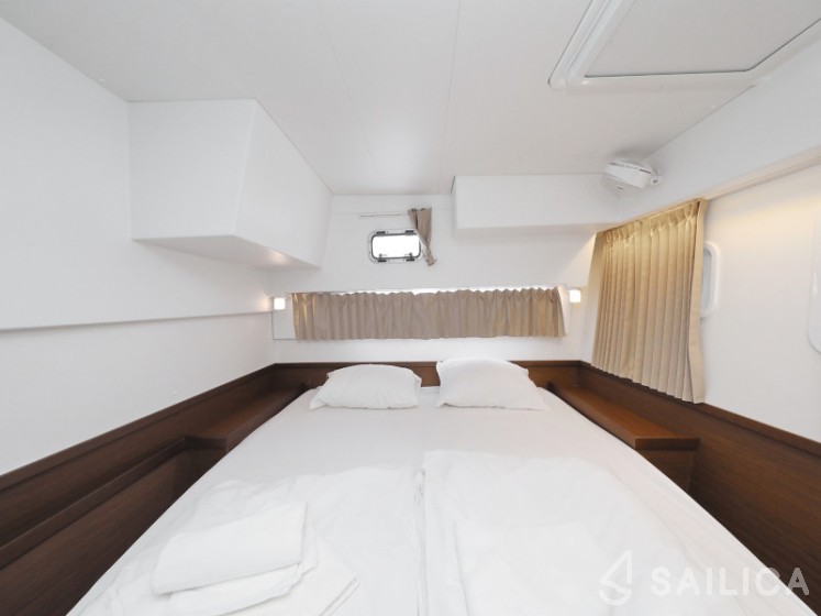 Lagoon 42 - Yacht Charter Sailica