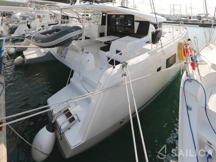 Lagoon 42 - Yacht Charter Sailica