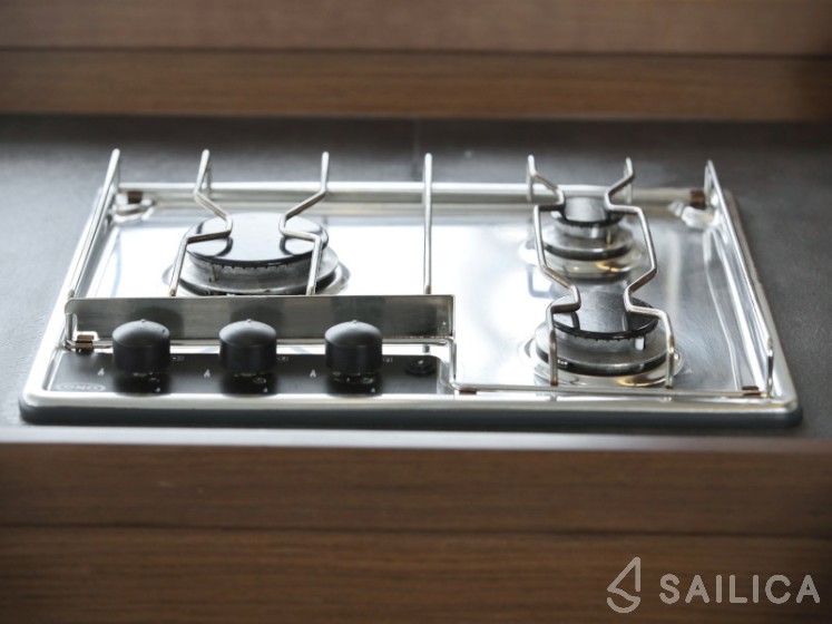 Lagoon 42 - Yacht Charter Sailica