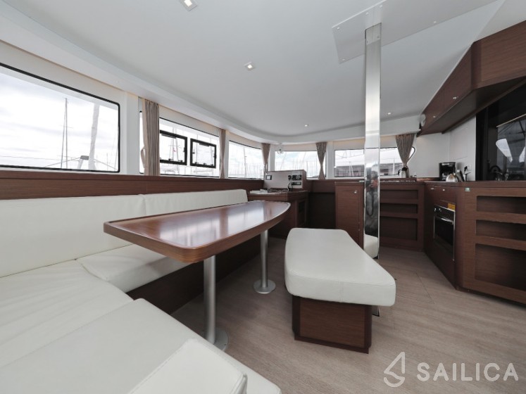 Lagoon 42 - Yacht Charter Sailica