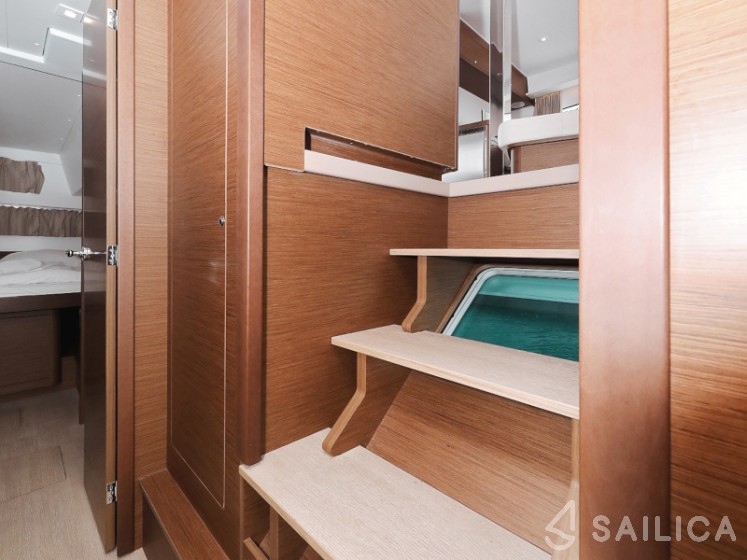 Lagoon 42 - Yacht Charter Sailica