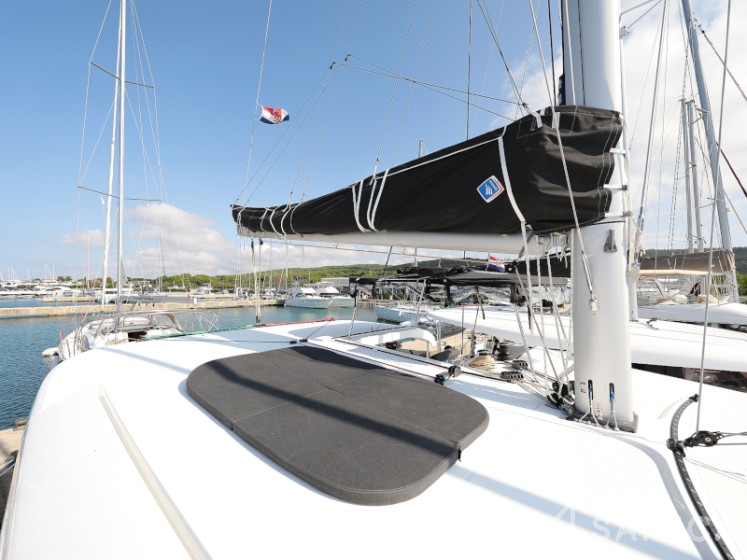 Lagoon 42 - Yacht Charter Sailica