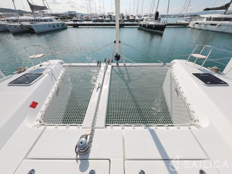 Lagoon 42 - Yacht Charter Sailica
