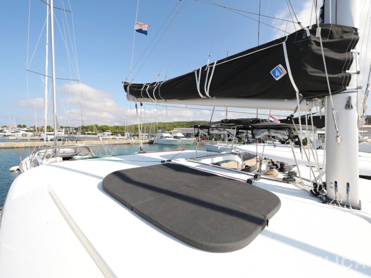 Lagoon 42 - Yacht Charter Sailica