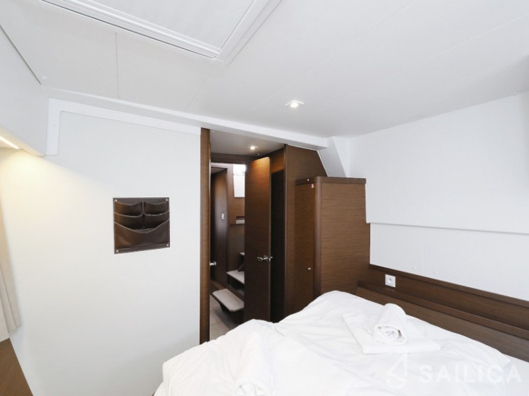Lagoon 42 - Yacht Charter Sailica