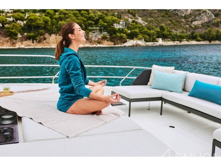 Prestige M48 - Yacht Charter Sailica