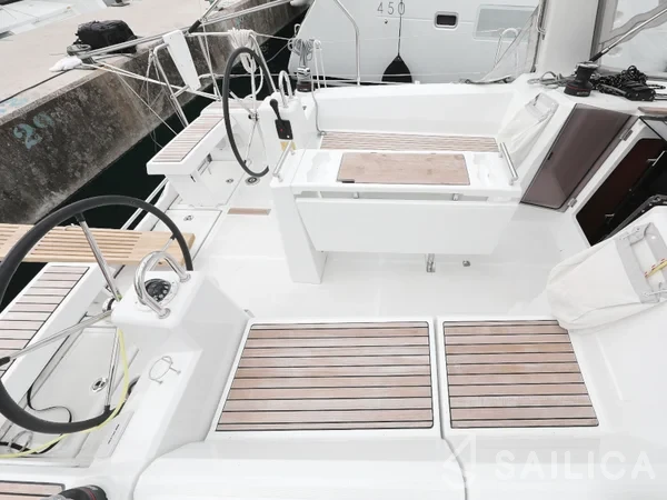 Oceanis 35.1 - Yacht Charter Sailica