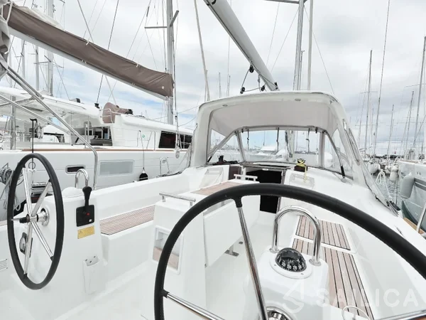 Oceanis 35.1 - Yacht Charter Sailica