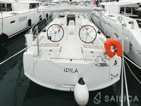 Oceanis 35.1 - Yacht Charter Sailica