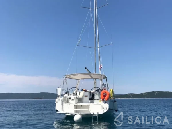 Oceanis 35.1 - Yacht Charter Sailica