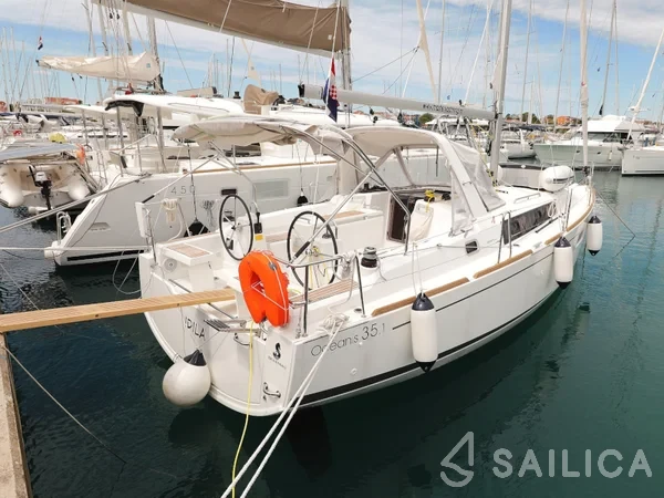 Oceanis 35.1 - Yacht Charter Sailica