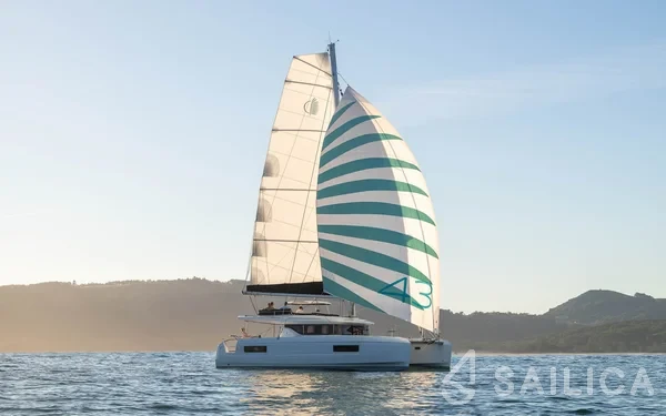 Lagoon 43 Power - Yacht Charter Sailica