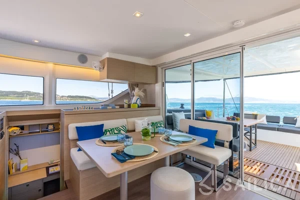 Lagoon 43 Power - Yacht Charter Sailica