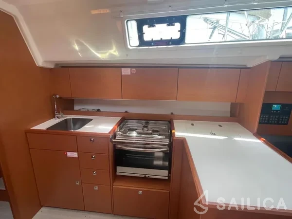Bavaria C42 - Yacht Charter Sailica