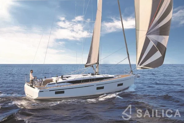 Bavaria 42 Cruiser - Yacht Charter Sailica