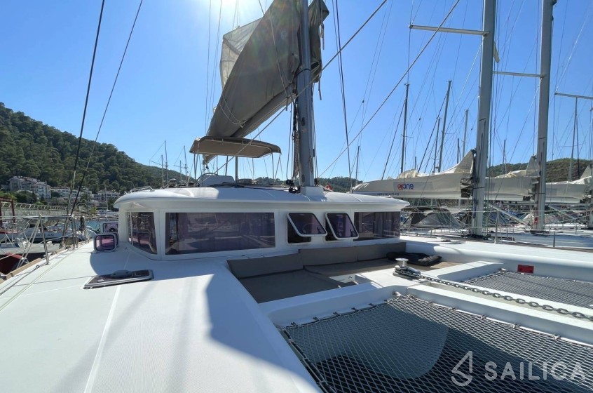 Lagoon 450  Flybridge - Yacht Charter Sailica