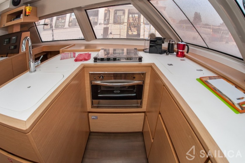 Nautitech 46 Fly - Yacht Charter Sailica
