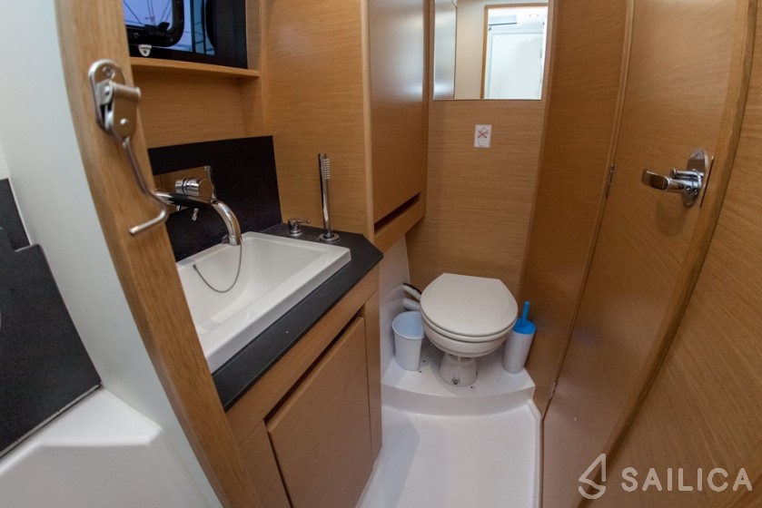 Nautitech 46 Fly - Yacht Charter Sailica