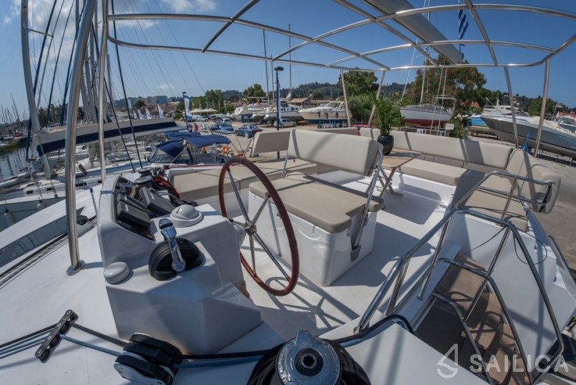 Nautitech 46 Fly - Yacht Charter Sailica