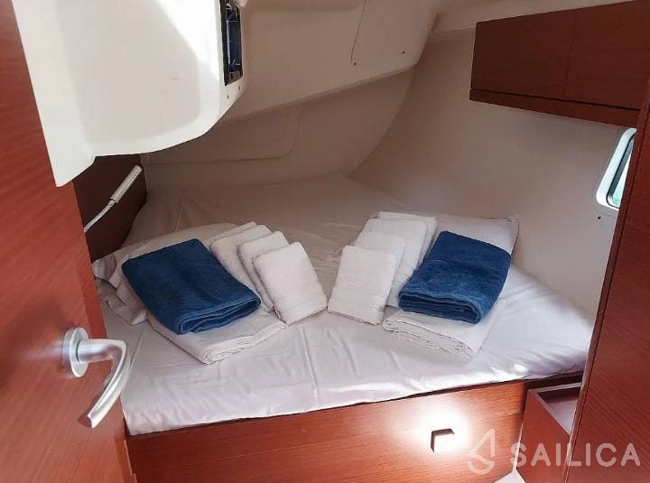 Hanse 418 - Yacht Charter Sailica